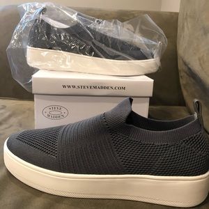 Brand new Steve Madden Beale Sneakers - Grey